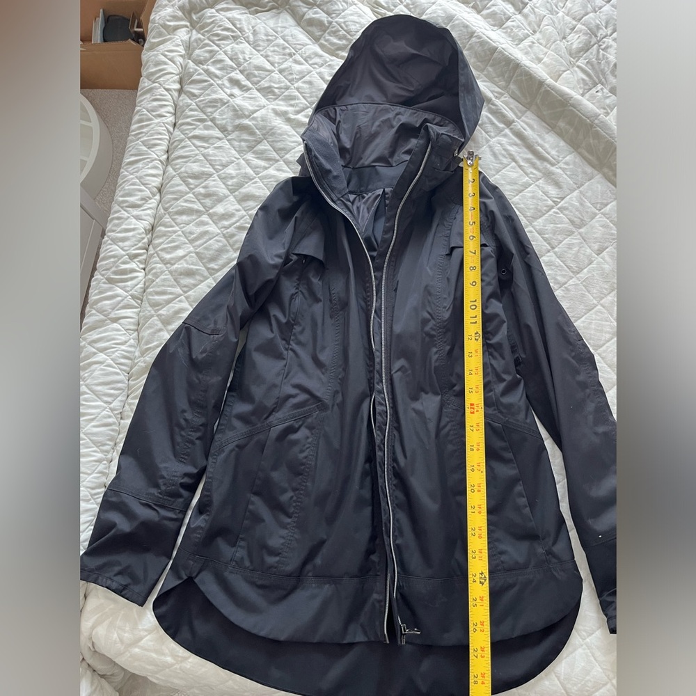 Lulu lemon rain jacket - Picture 3 of 5